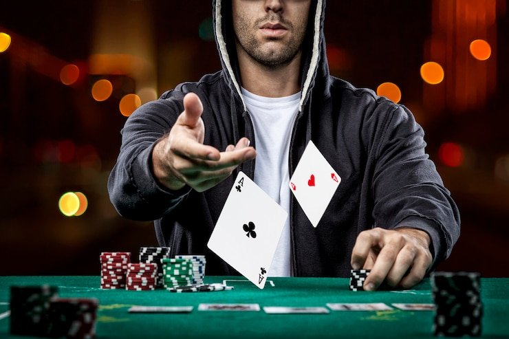 Dealer langsung gebyar4 dalam studio casino menangani kartu dan roda roulette di hadapan kamera multi-sudut